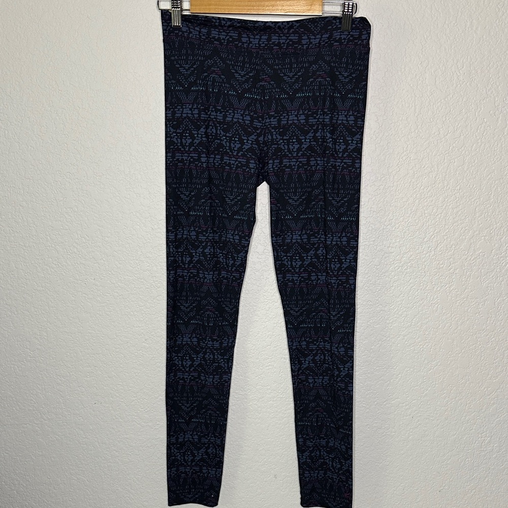 Cuddl Duds Women’s Brushed Fleece Leggings Base Layer Black and Blue Pattern M